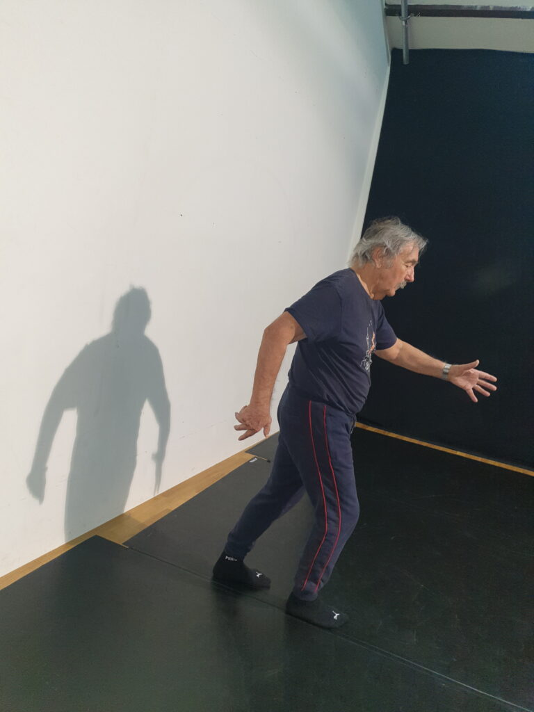Jean-Michel Boissonnet a son cours de danse en décembre 2024 (photo Anne Baron)