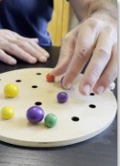 Photo prise par Anne BARON lors d'une séance avec Gilles ayant pour objectif de travailler les préhensions