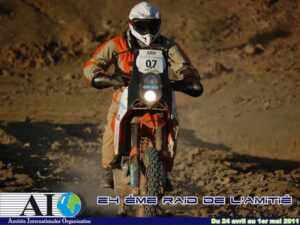 Gilles sur sa moto lors d'une 24ème Raid de l'Amitié du 24 avril au 01 mai 2011